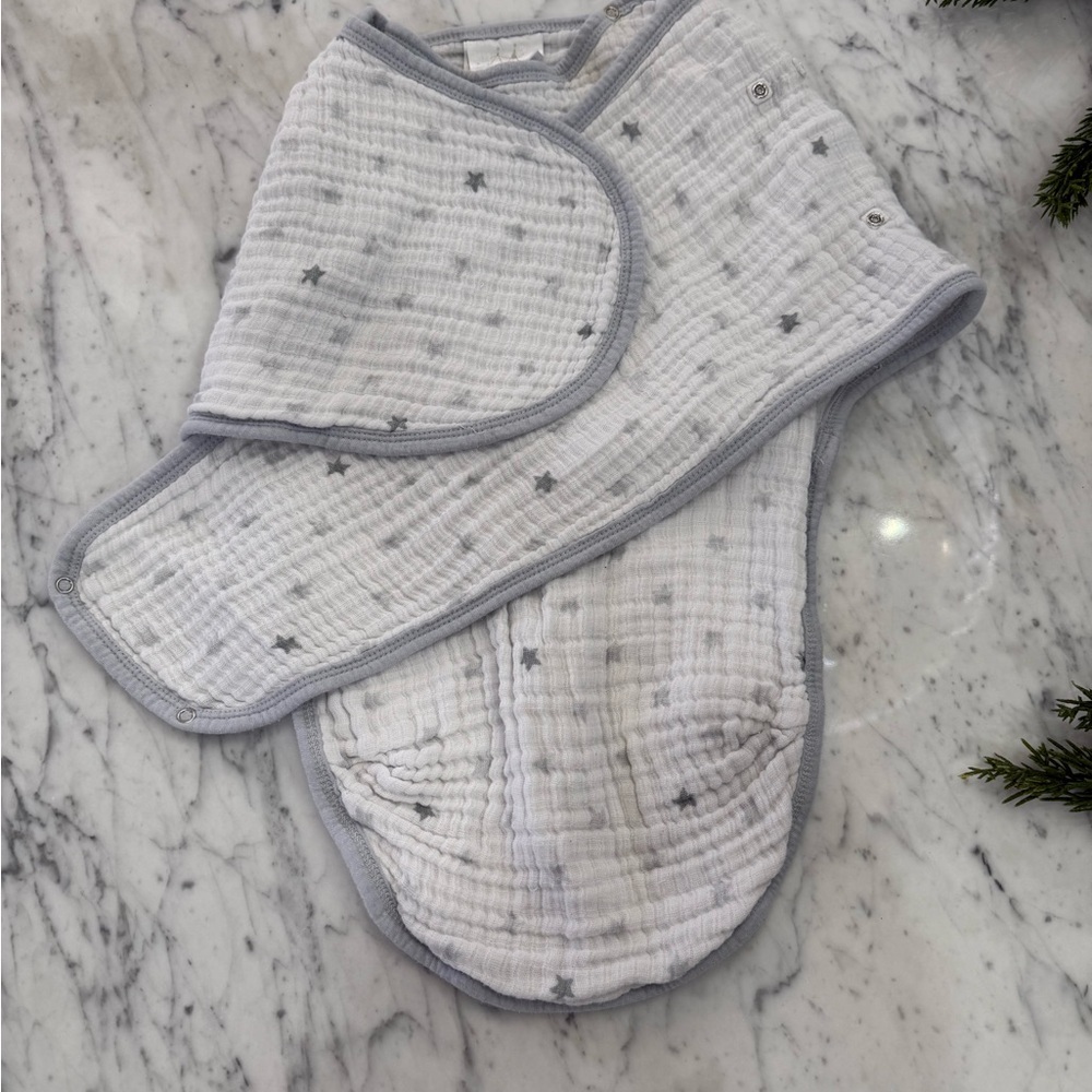 aden + anais Starry White and Gray Muslin Swaddle Buttons